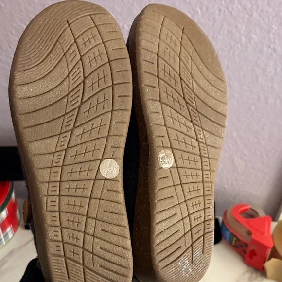 Earth Origins Woman’s  Charcoal Slippers - Picture 7 of 8